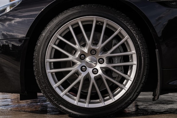 Used Aston Martin Vantage 2010 for sale - 76206175: Photo 15