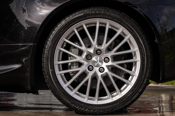 Used Aston Martin Vantage 2010 for sale - 76206175: Photo 16