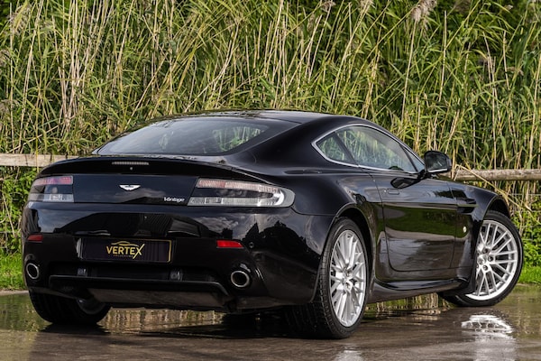 Used Aston Martin Vantage 2010 for sale - 76206175: Photo 2