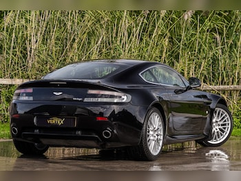 Used Aston Martin Vantage 2010 for sale - 76206175: Photo 2