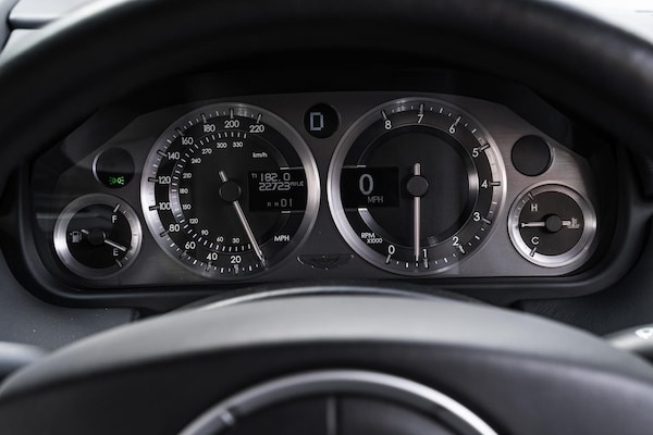 Used Aston Martin Vantage 2010 for sale - 76206175: Photo 32