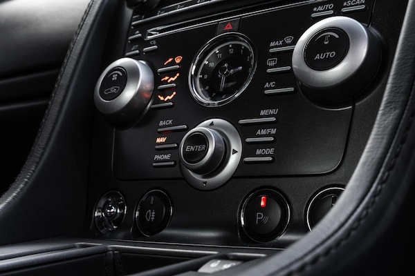 Used Aston Martin Vantage 2010 for sale - 76206175: Photo 39