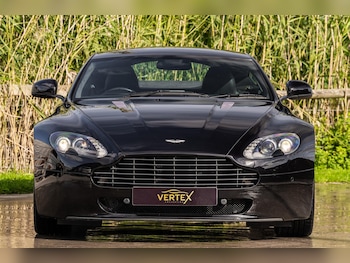 Used Aston Martin Vantage 2010 for sale - 76206175: Photo 3