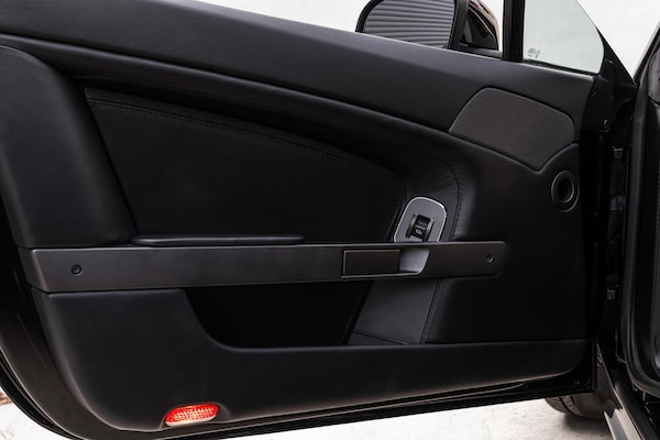 Used Aston Martin Vantage 2010 for sale - 76206175: Photo 44