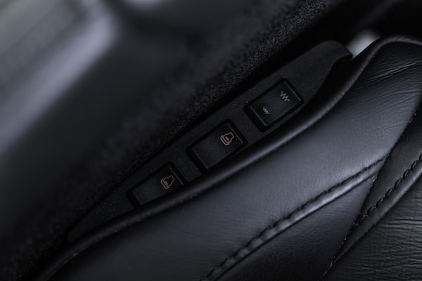 Used Aston Martin Vantage 2010 for sale - 76206175: Photo 48