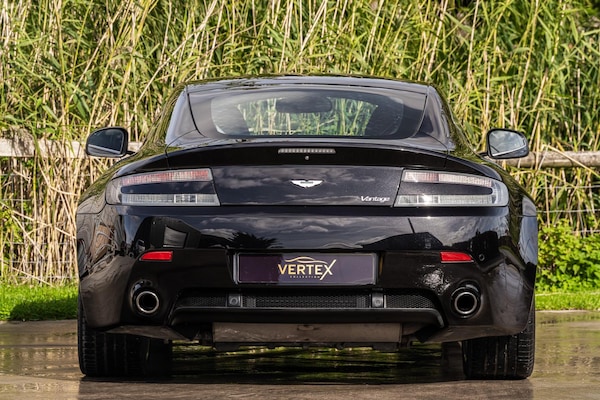 Used Aston Martin Vantage 2010 for sale - 76206175: Photo 4