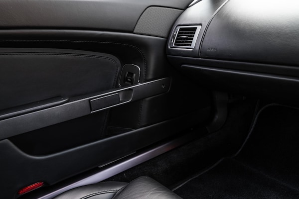 Used Aston Martin Vantage 2010 for sale - 76206175: Photo 52