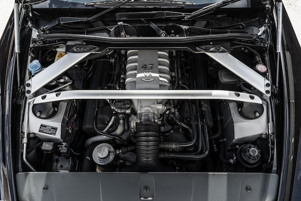 Used Aston Martin Vantage 2010 for sale - 76206175: Photo 57