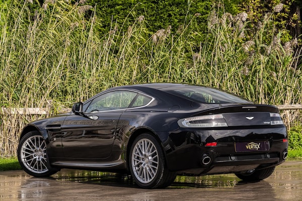 Used Aston Martin Vantage 2010 for sale - 76206175: Photo 5