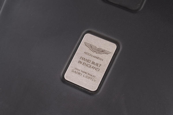 Used Aston Martin Vantage 2010 for sale - 76206175: Photo 6