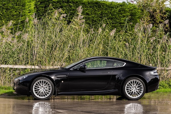 Used Aston Martin Vantage 2010 for sale - 76206175: Photo 8