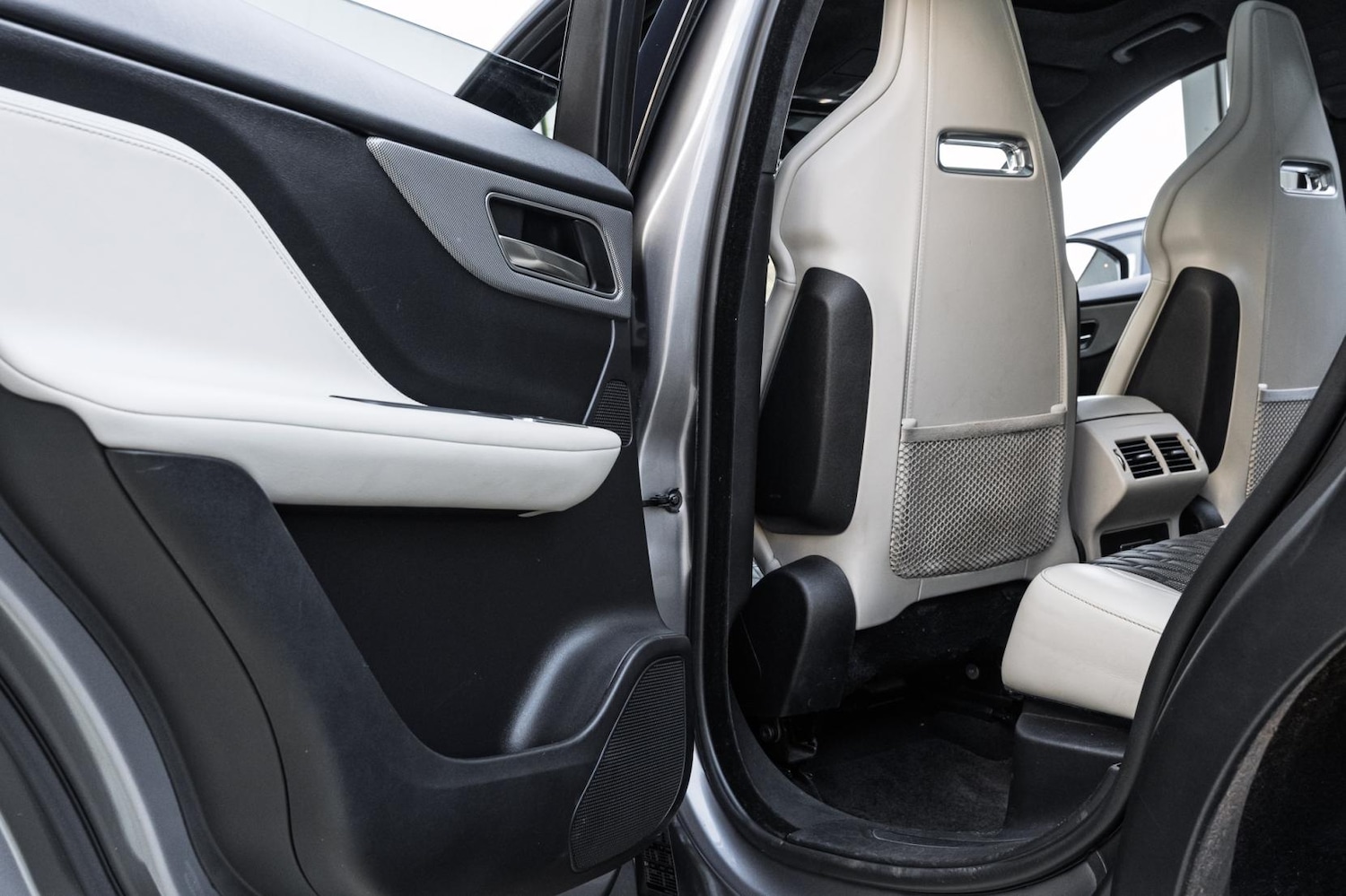 Used Jaguar F-Pace 2019 for sale - 77950892: Photo 59