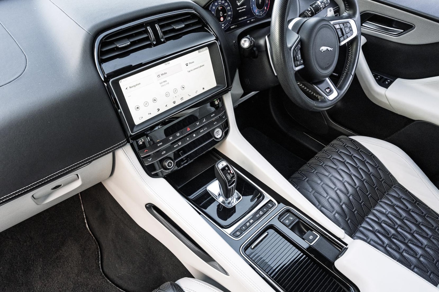 Used Jaguar F-Pace 2019 for sale - 77950892: Photo 66