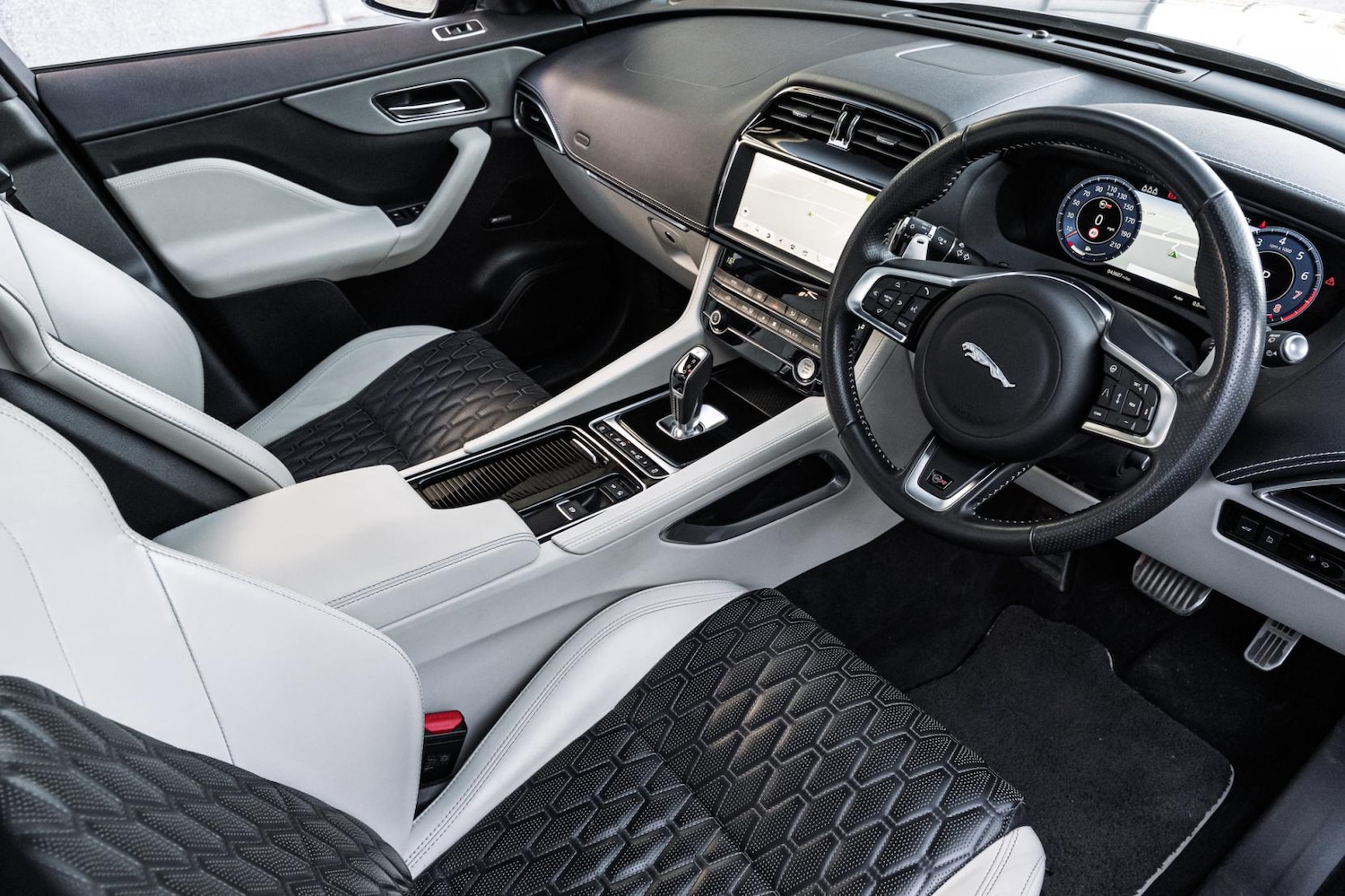 Used Jaguar F-Pace 2019 for sale - 77950892: Photo 74