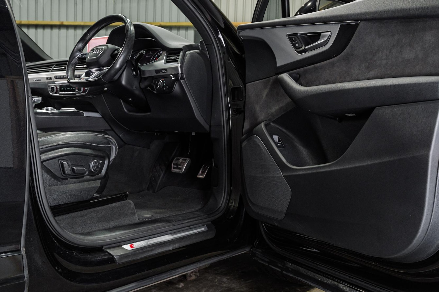 Used Audi Q7 2017 for sale - 77312481: Photo 32