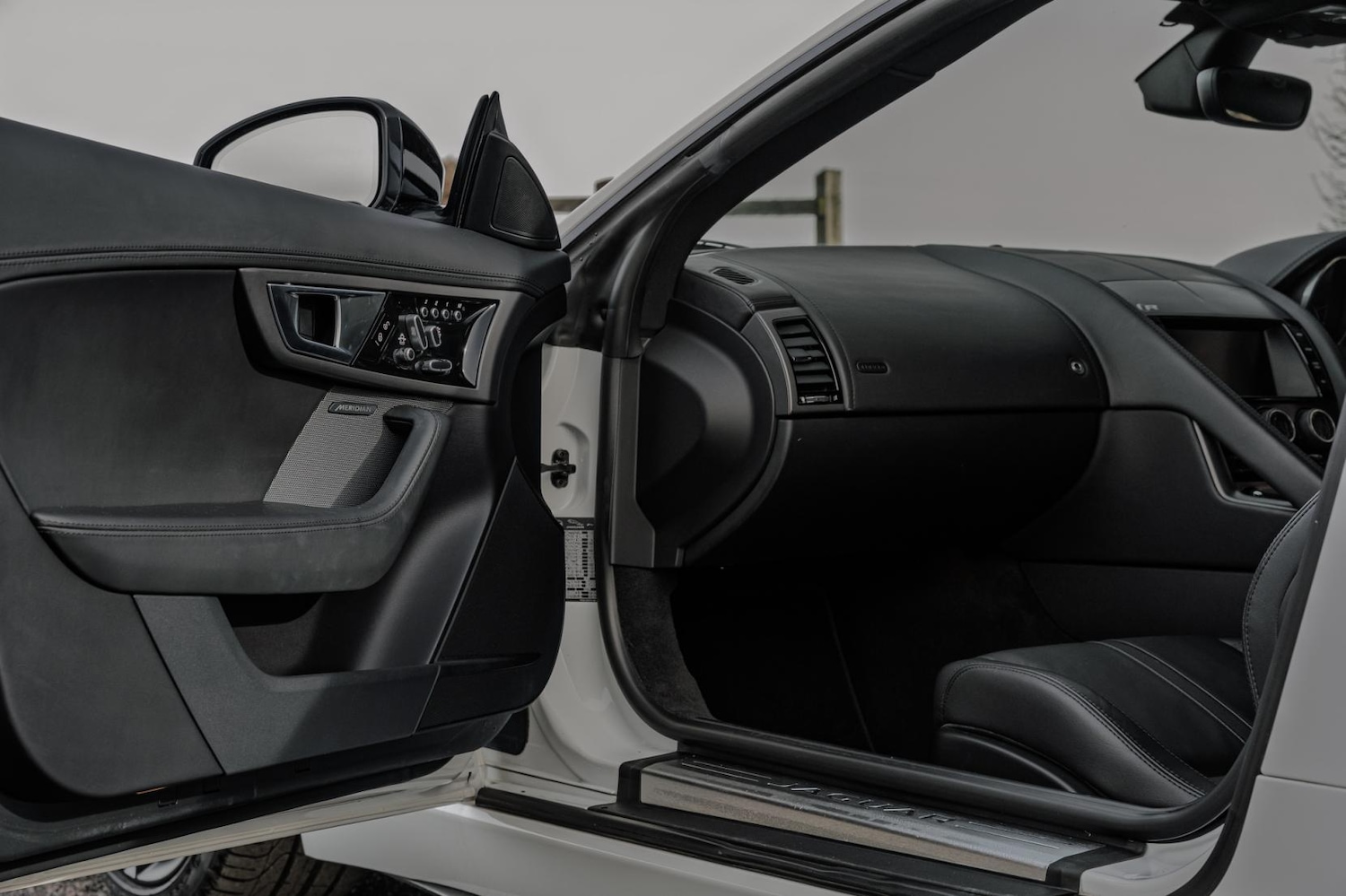 Used Jaguar F-Type 2014 for sale - 77581561: Photo 39