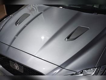 Used Jaguar F-Pace 2019 for sale - 76782124: Photo