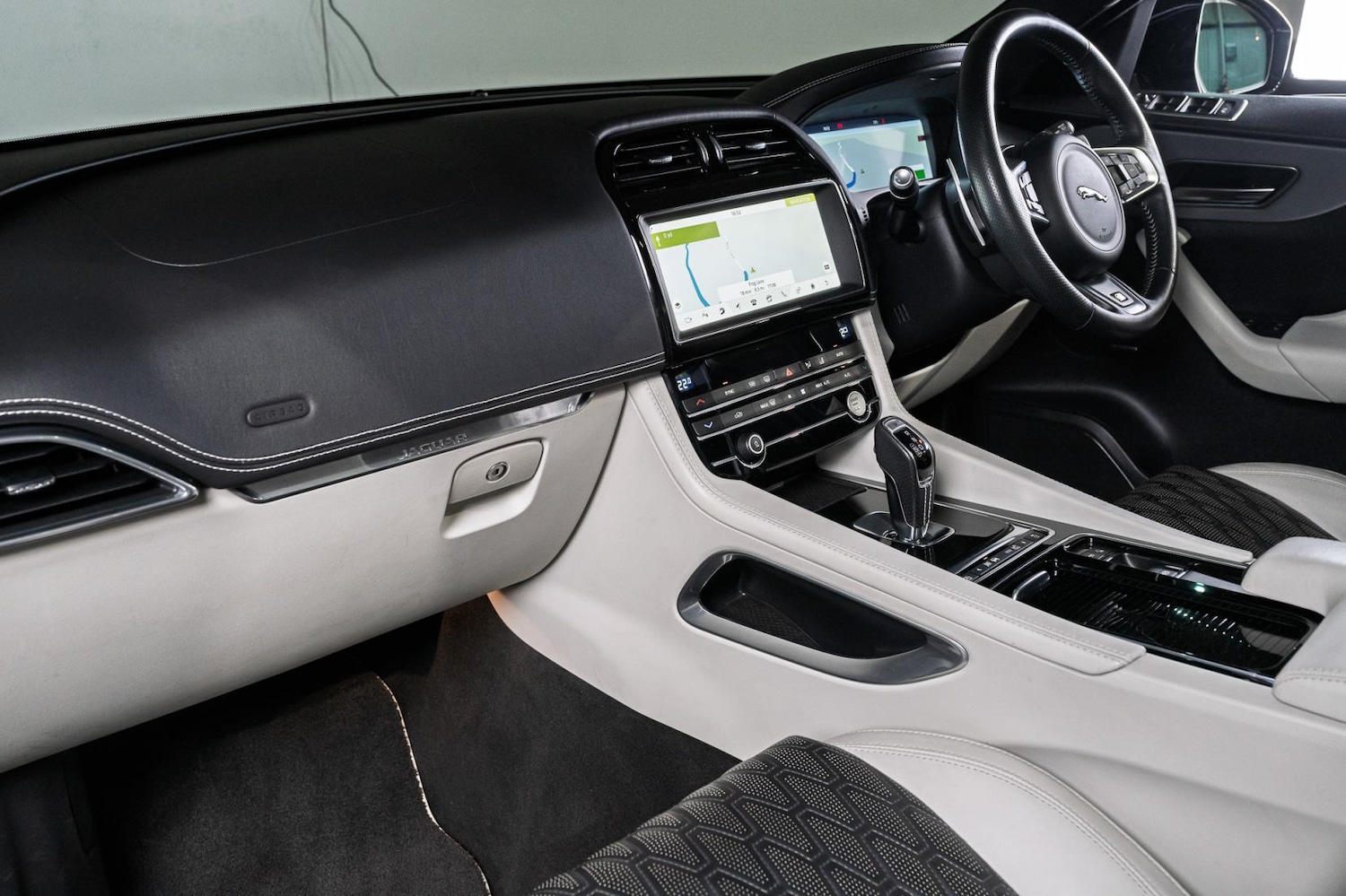 Used Jaguar F-Pace 2019 for sale - 76782124: Photo 60