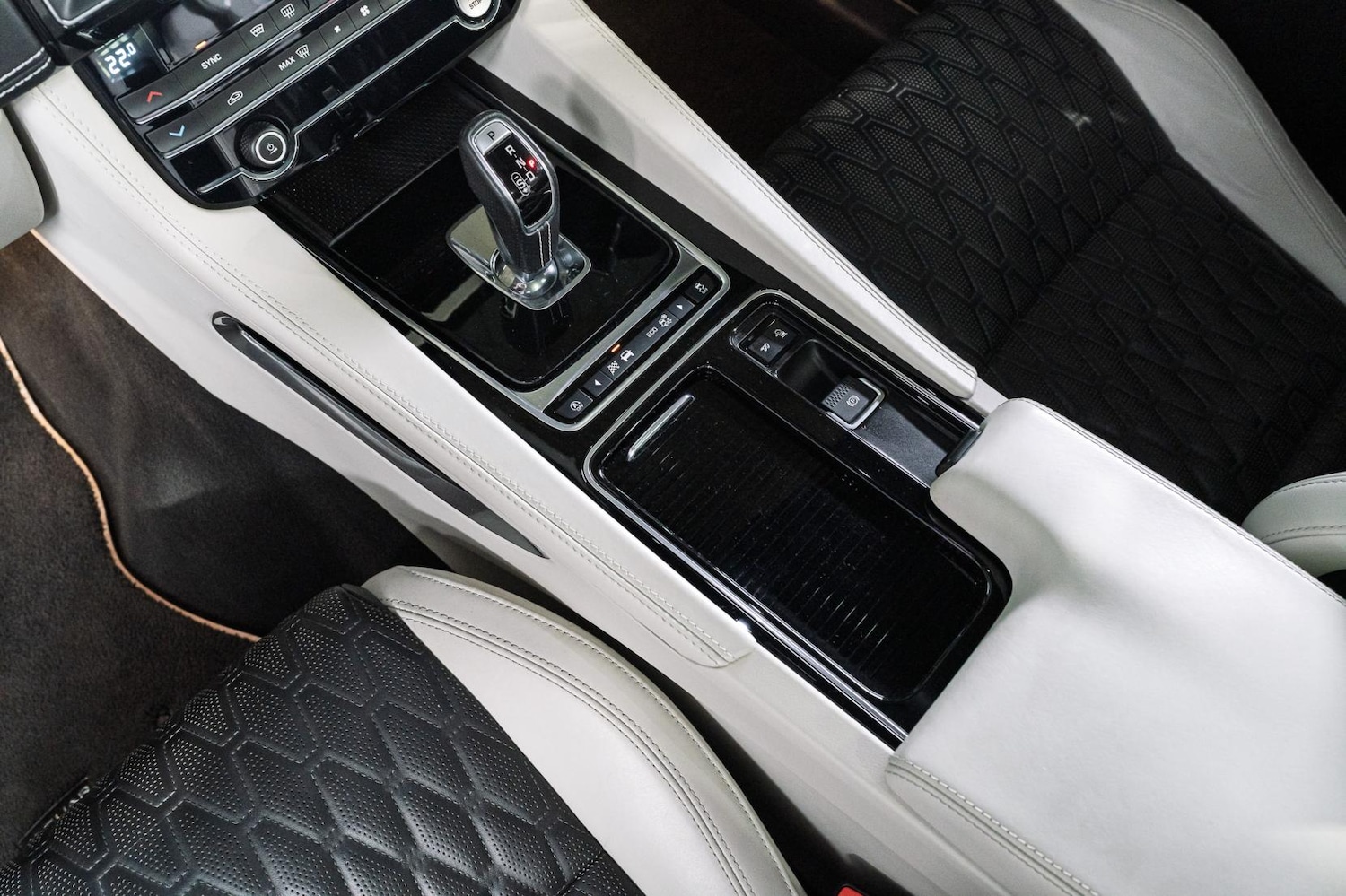 Used Jaguar F-Pace 2019 for sale - 76782124: Photo 61