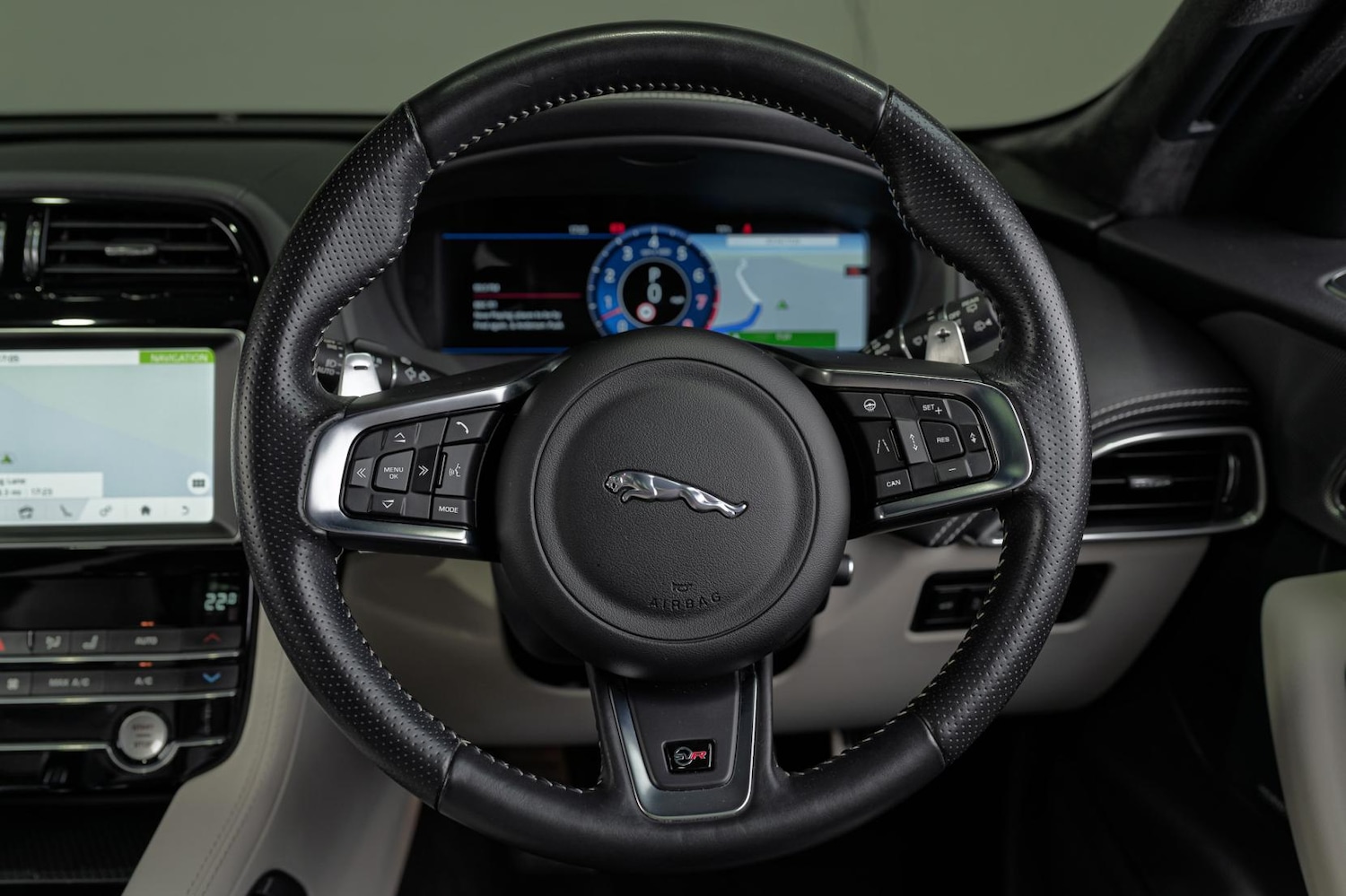 Used Jaguar F-Pace 2019 for sale - 76782124: Photo 75