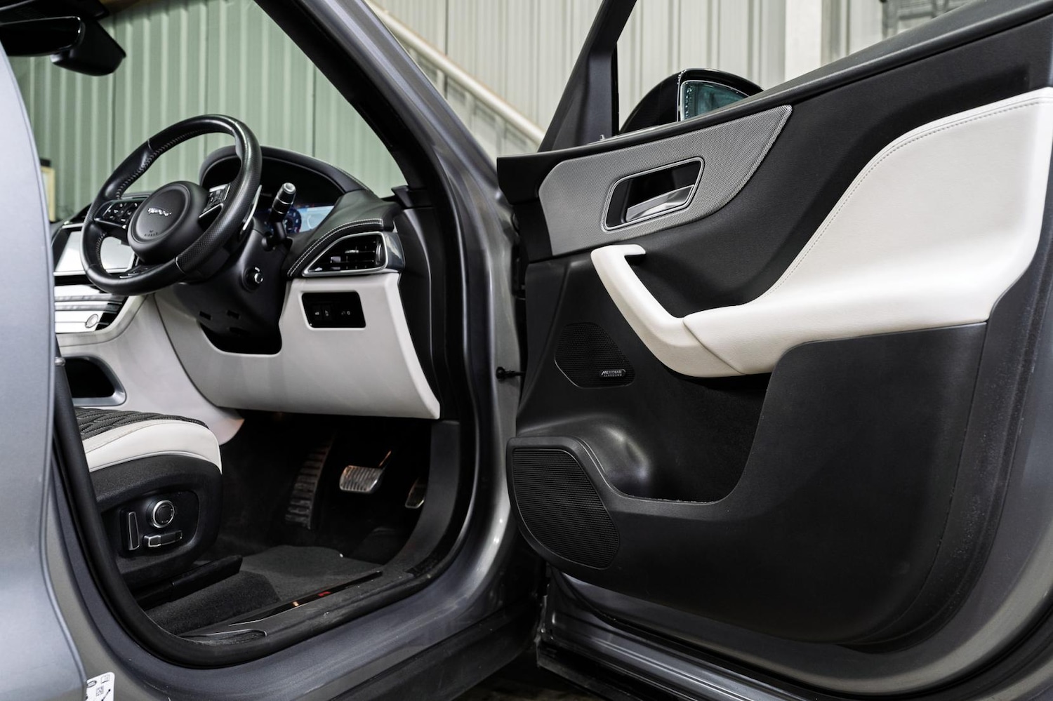 Used Jaguar F-Pace 2019 for sale - 76782124: Photo 76