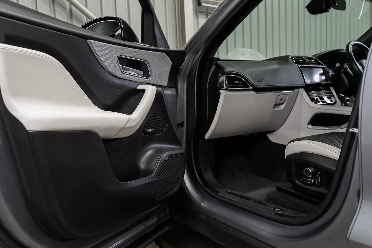 Used Jaguar F-Pace 2019 for sale - 76782124: Photo 79