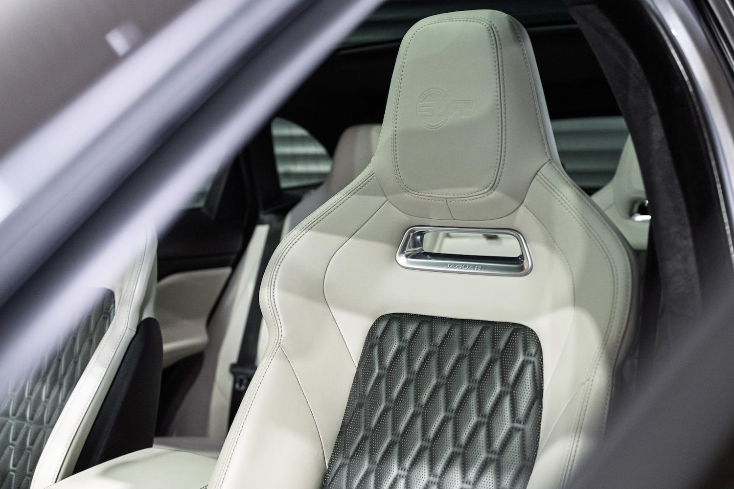 Used Jaguar F-Pace 2019 for sale - 76782124: Photo 8