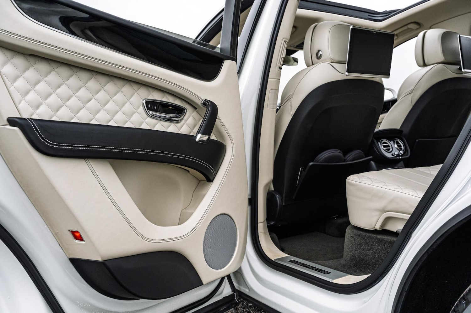 Used Bentley Bentayga 2017 for sale - 77622942: Photo 41