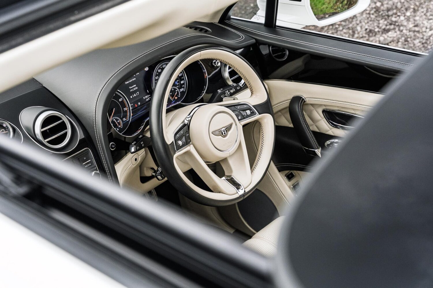 Used Bentley Bentayga 2017 for sale - 77622942: Photo 43