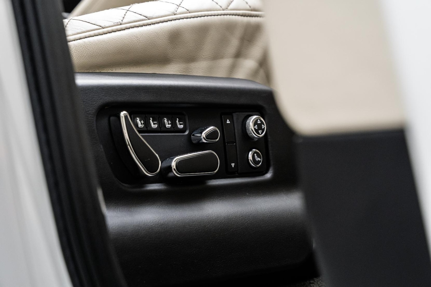 Used Bentley Bentayga 2017 for sale - 77622942: Photo 59