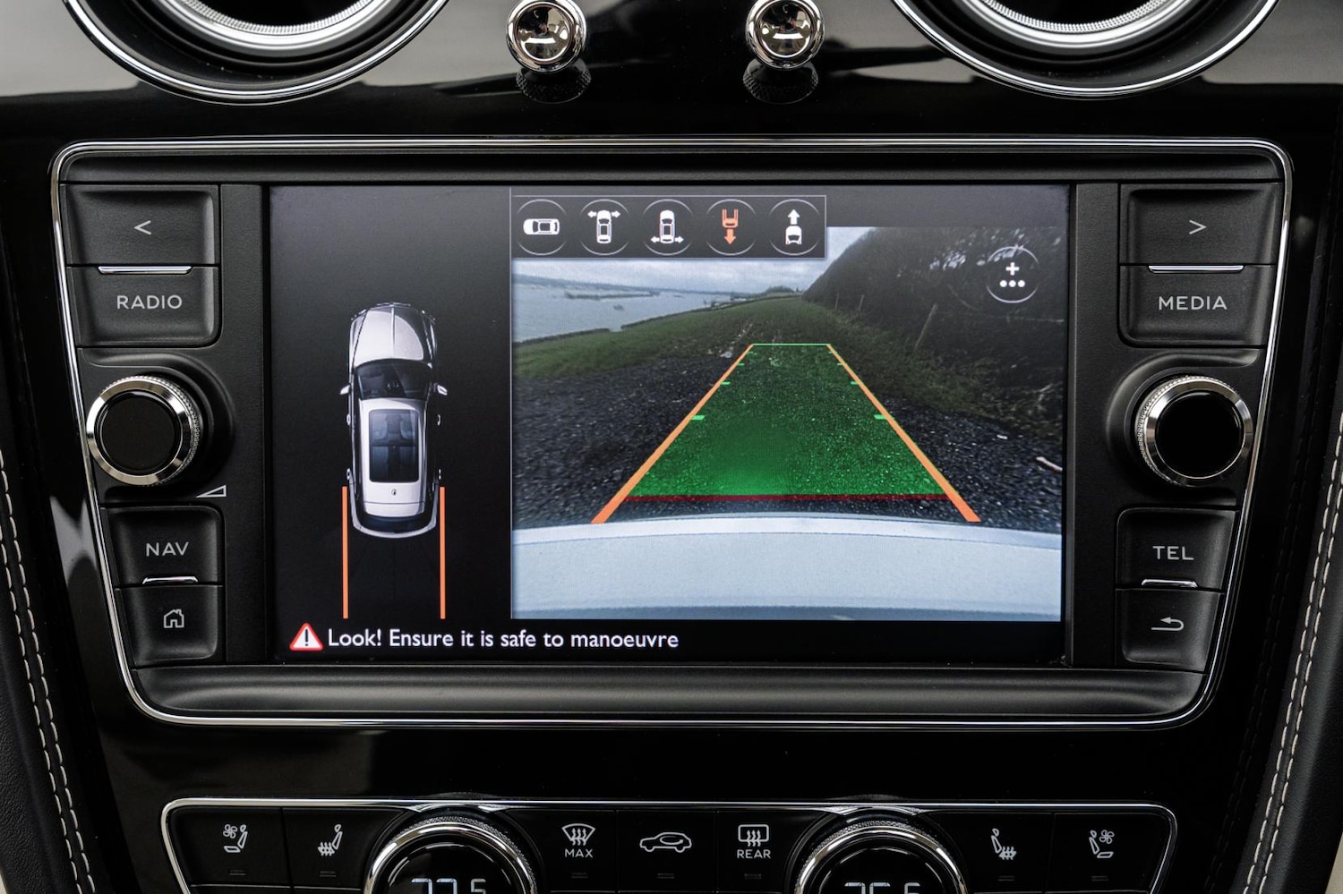 Used Bentley Bentayga 2017 for sale - 77622942: Photo 67