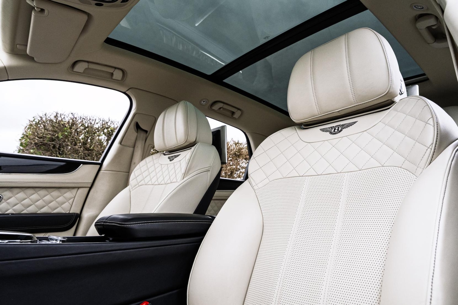 Used Bentley Bentayga 2017 for sale - 77622942: Photo 75