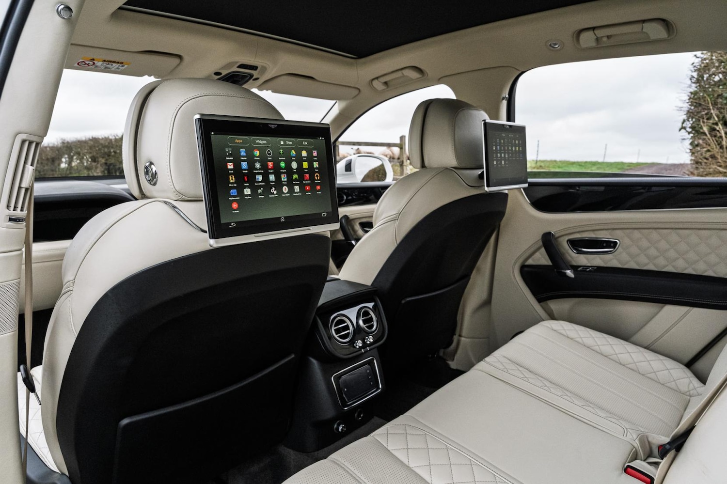 Used Bentley Bentayga 2017 for sale - 77622942: Photo 77