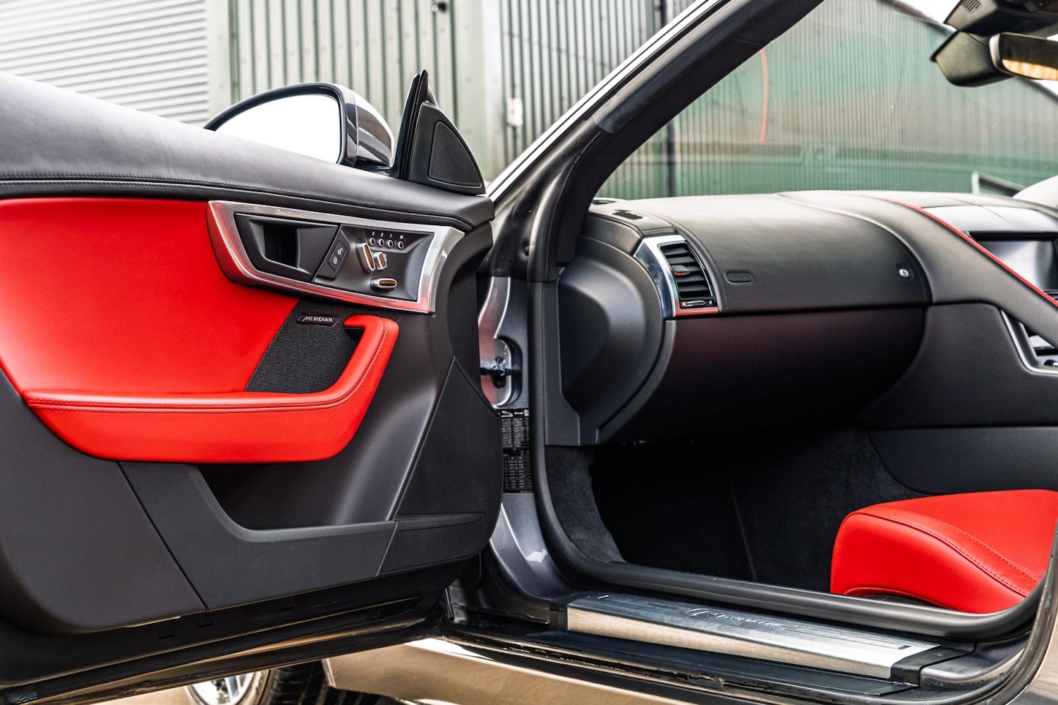 Used Jaguar F-Type 2017 for sale - 77536396: Photo 45