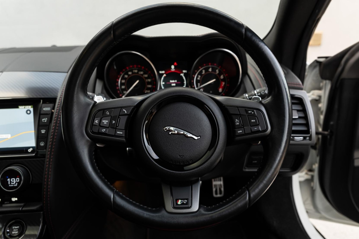 Used Jaguar F-Type 2016 for sale - 76521256: Photo 24