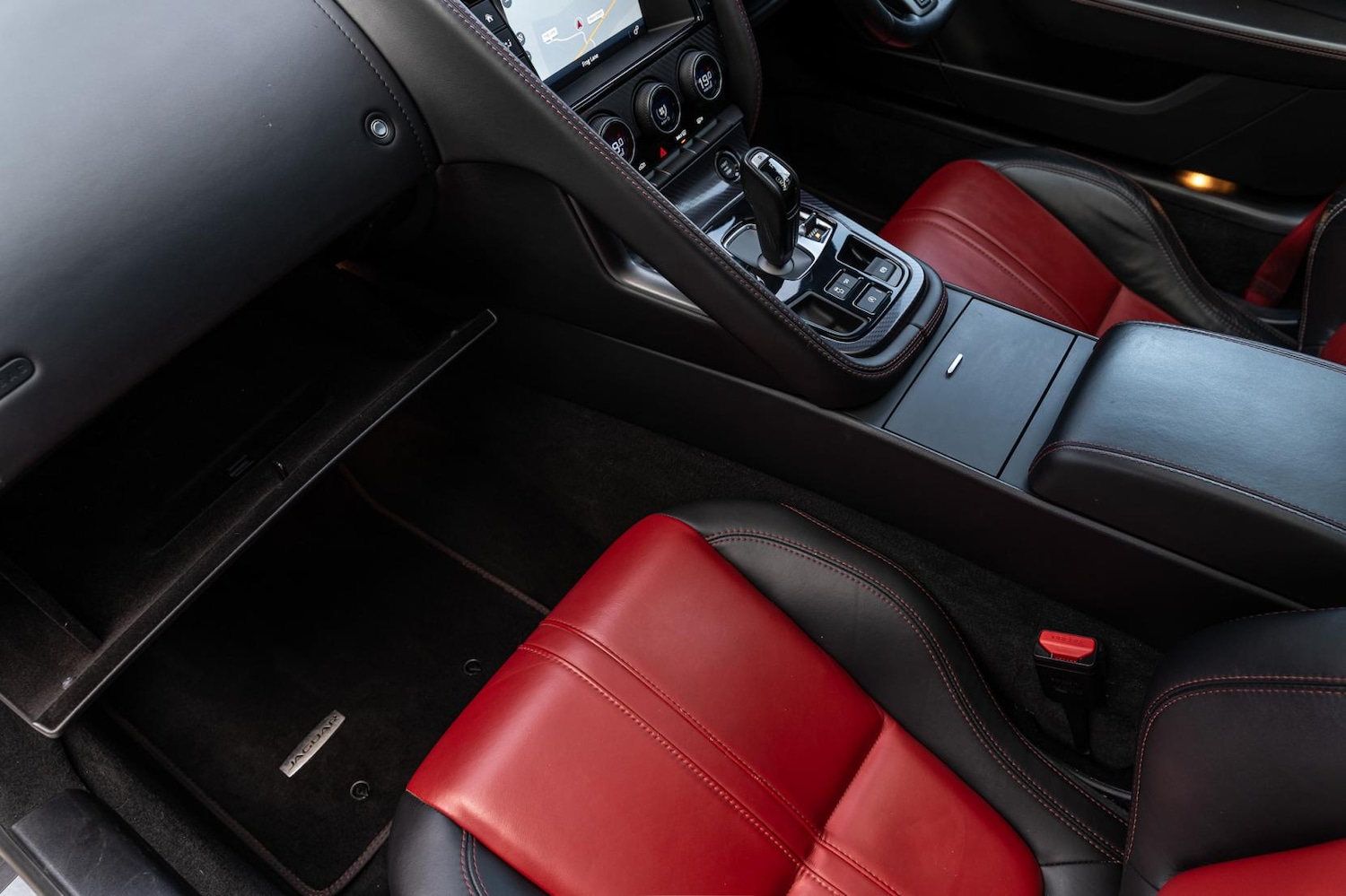 Used Jaguar F-Type 2016 for sale - 76521256: Photo 29