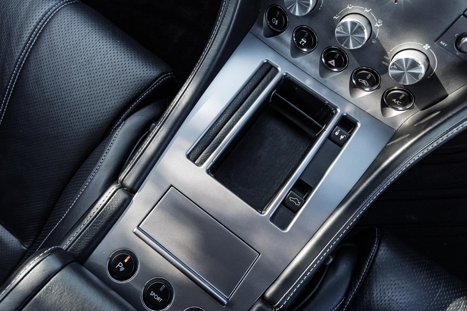 Used Aston Martin DB9 2008 for sale - 77891847: Photo 41