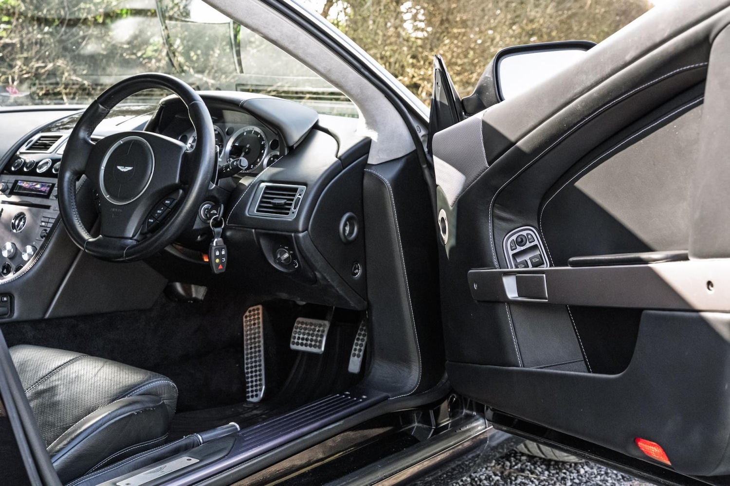 Used Aston Martin DB9 2008 for sale - 77891847: Photo 53