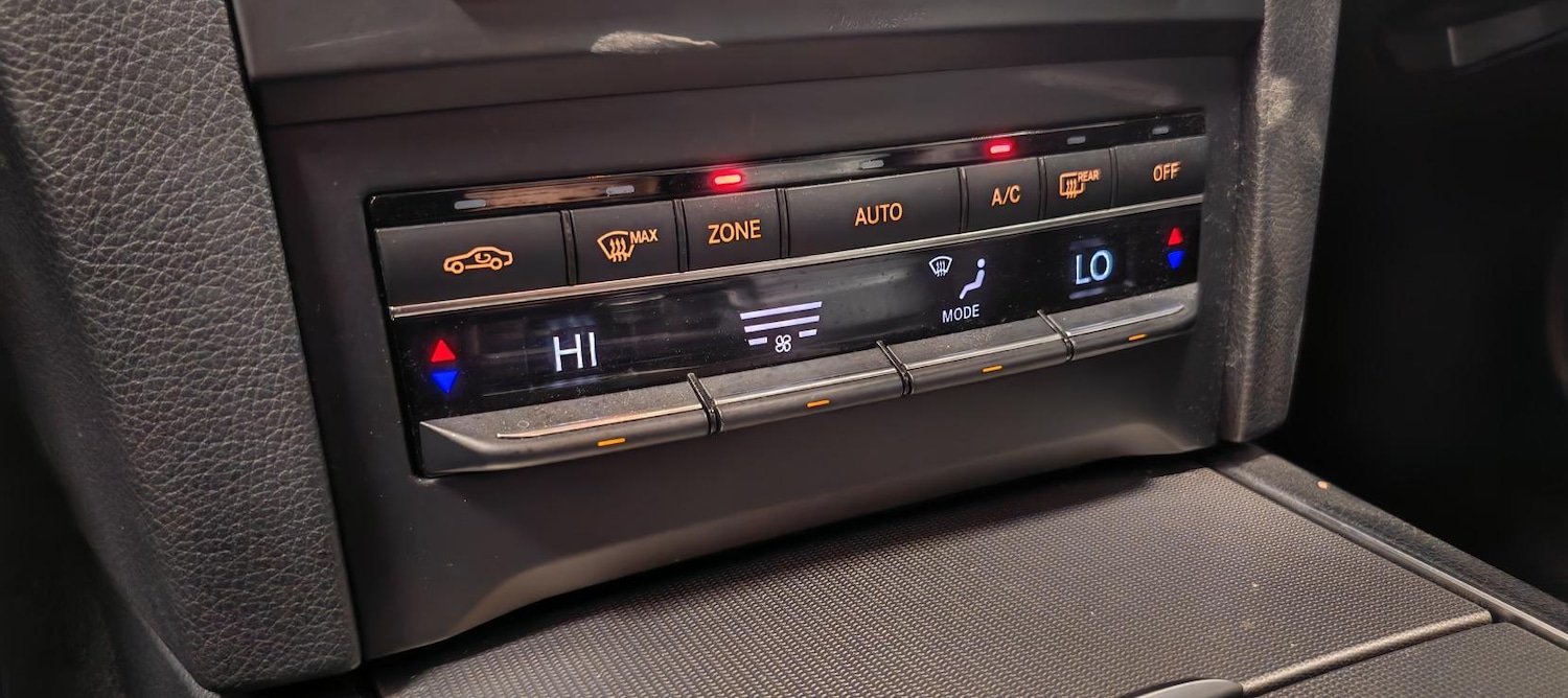 Used Mercedes-Benz E Class 2015 for sale - 77938610: Photo 23