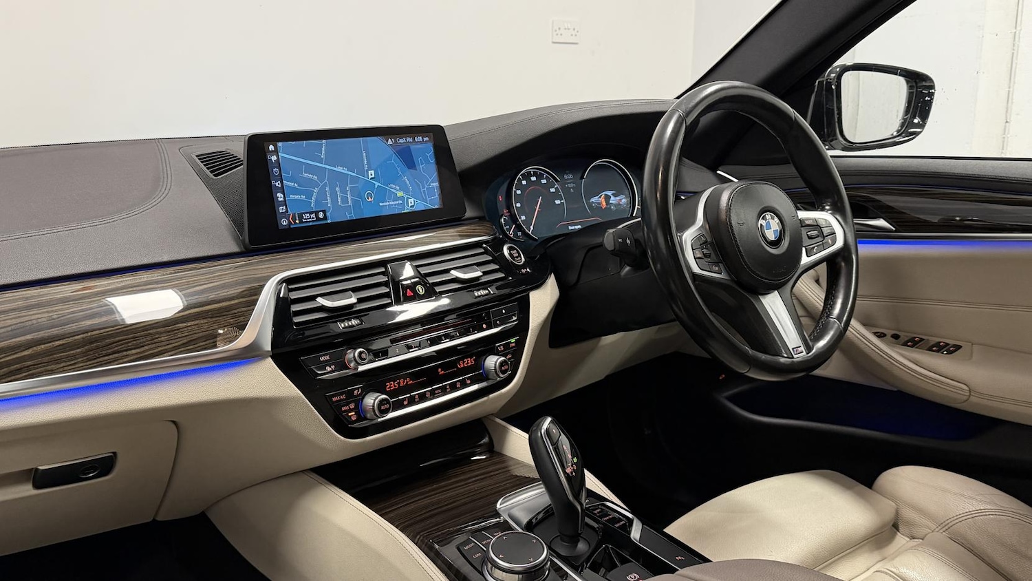 Used BMW 5 Series 2018 for sale - 77277678: Photo 2