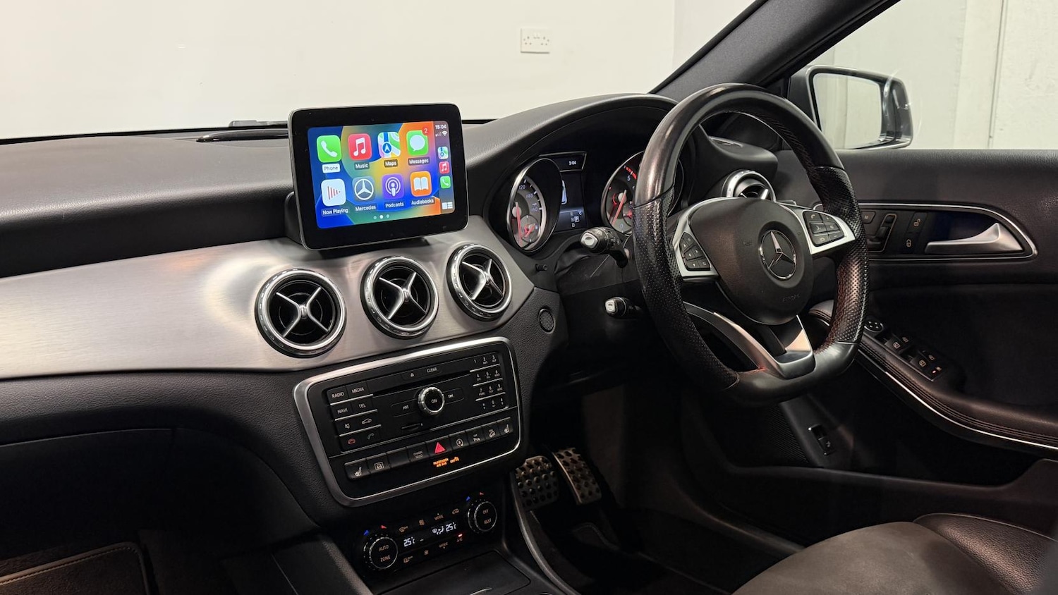 Used Mercedes-Benz GLA 2017 for sale - 77793090: Photo 2