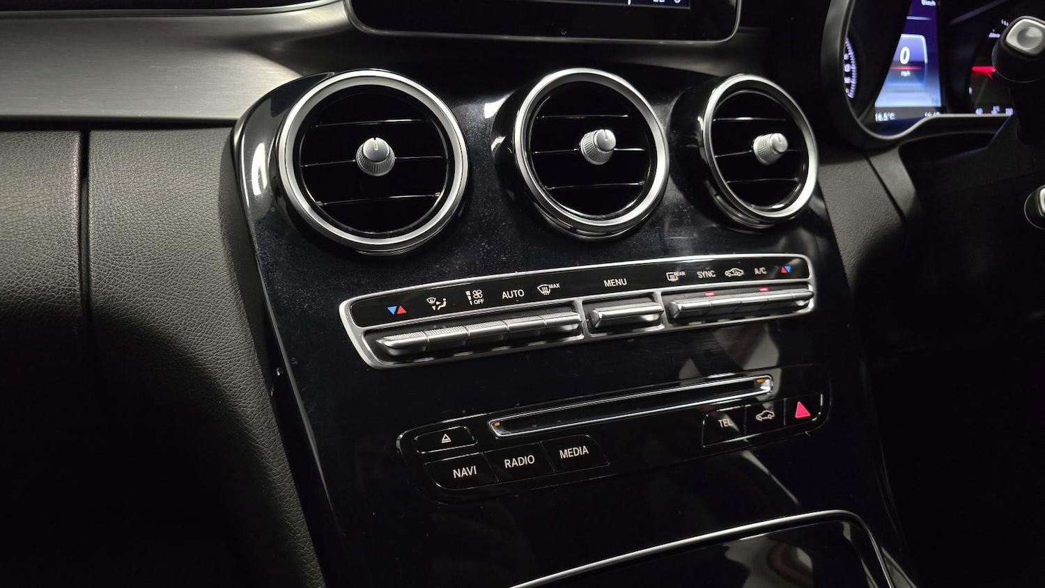 Used Mercedes-Benz C Class 2018 for sale - 77837376: Photo 30