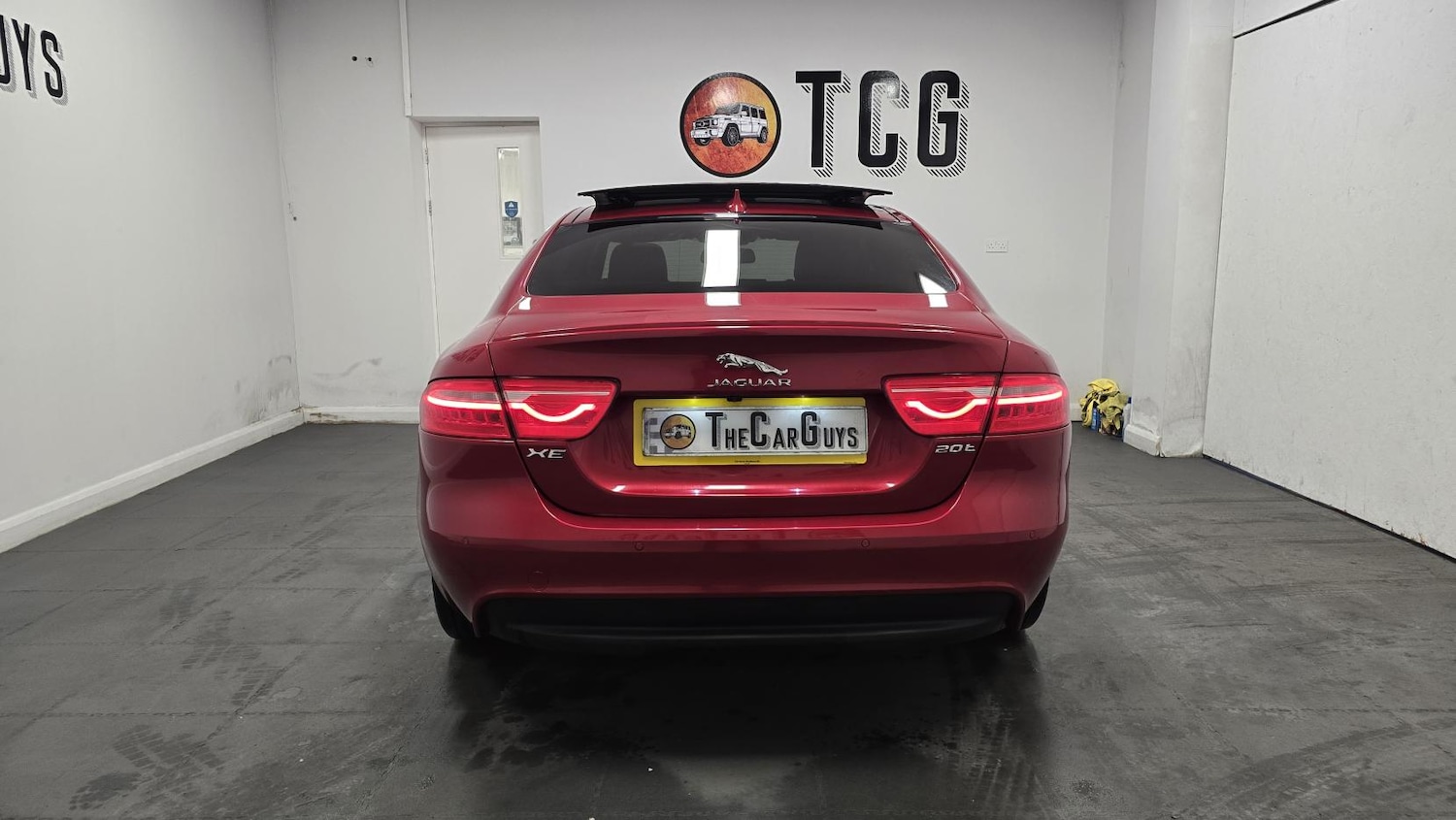 Used Jaguar XE 2015 for sale - 77137870: Photo 10