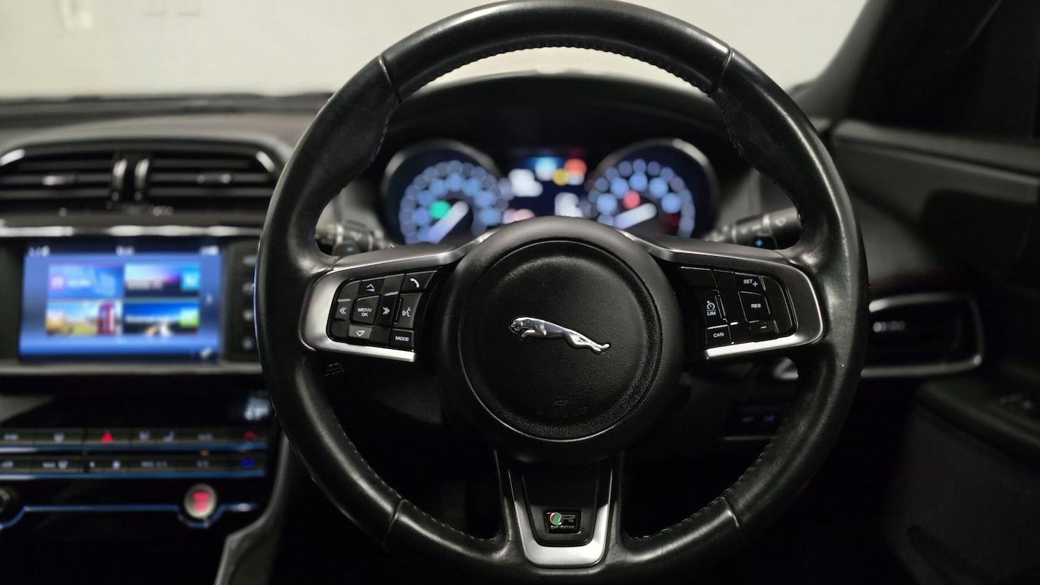 Used Jaguar XE 2015 for sale - 77137870: Photo 15