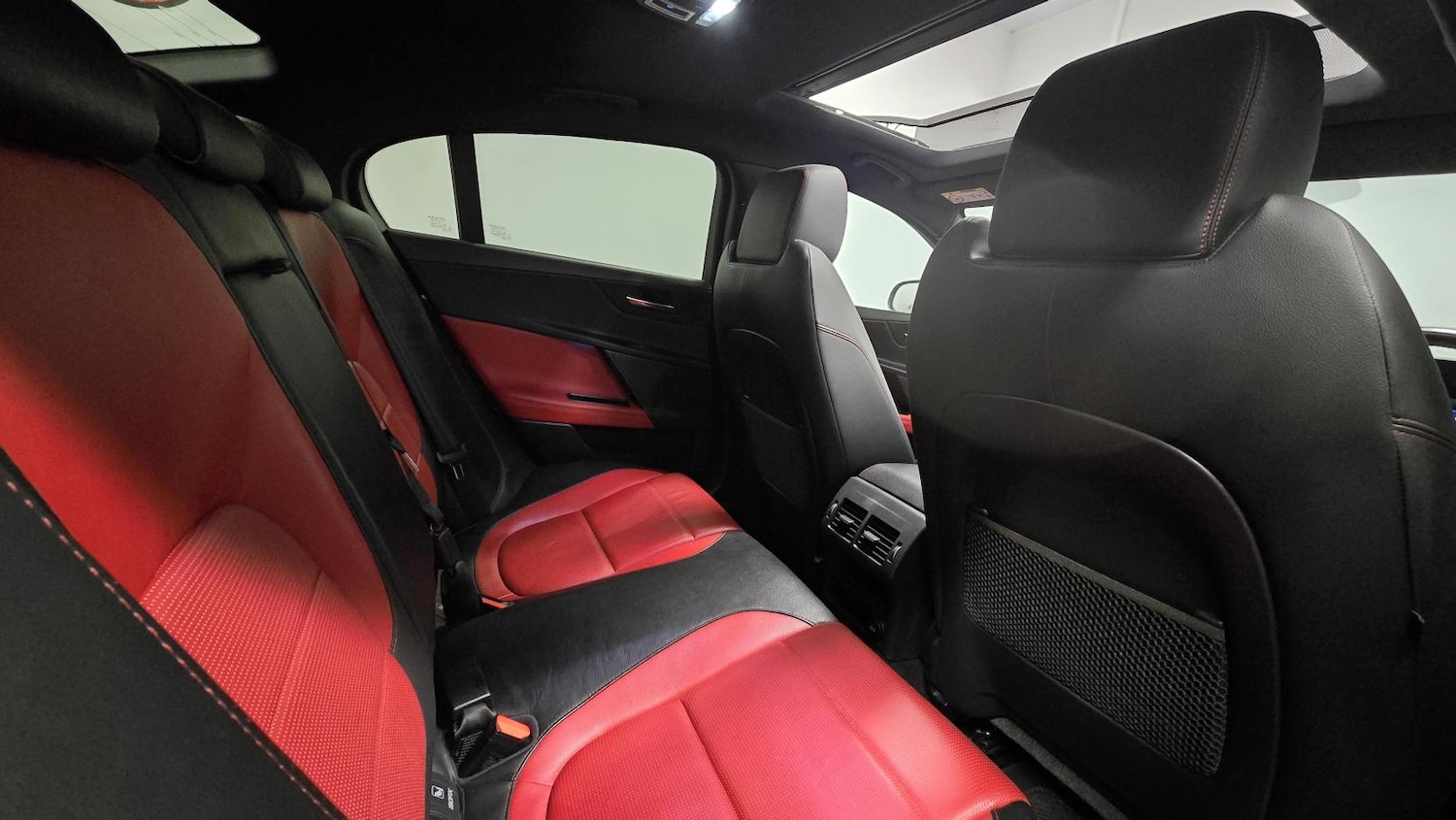 Used Jaguar XE 2015 for sale - 77137870: Photo 17