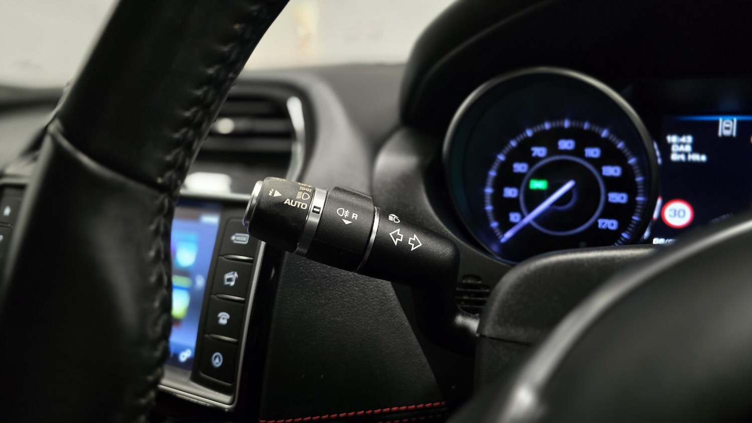 Used Jaguar XE 2015 for sale - 77137870: Photo 18