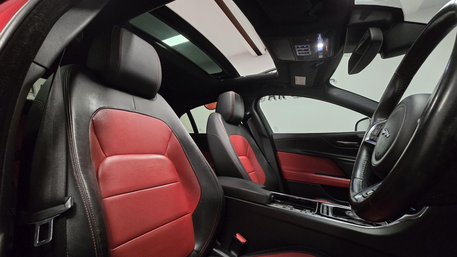 Used Jaguar XE 2015 for sale - 77137870: Photo 2