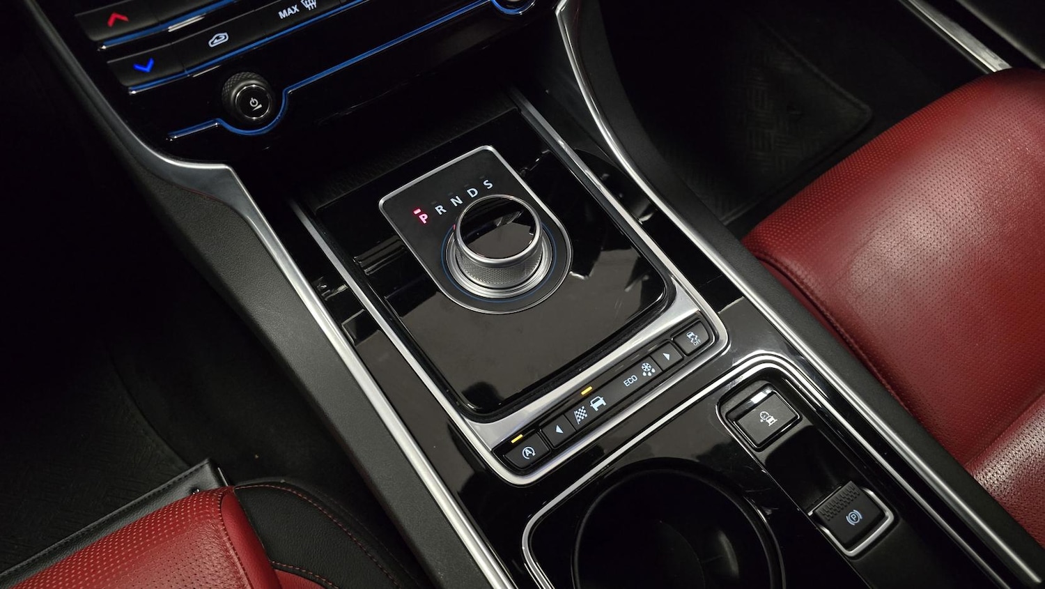 Used Jaguar XE 2015 for sale - 77137870: Photo 22