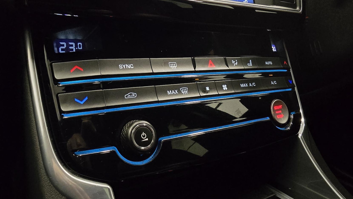 Used Jaguar XE 2015 for sale - 77137870: Photo 23