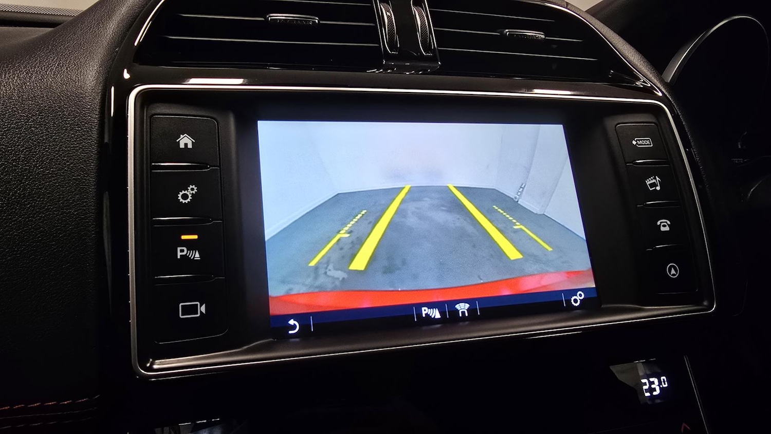 Used Jaguar XE 2015 for sale - 77137870: Photo 25